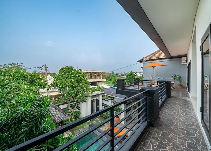 Sunbeji - Large Pool With Terrace Near The Villa Seminyak